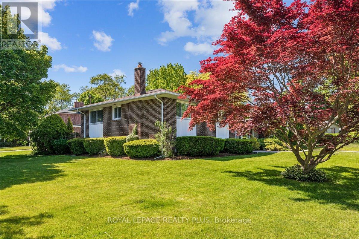 665 VANESSA CRESCENT - 2