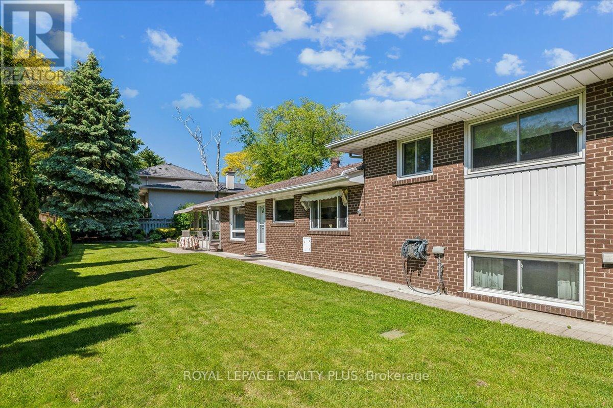 665 VANESSA CRESCENT - 35