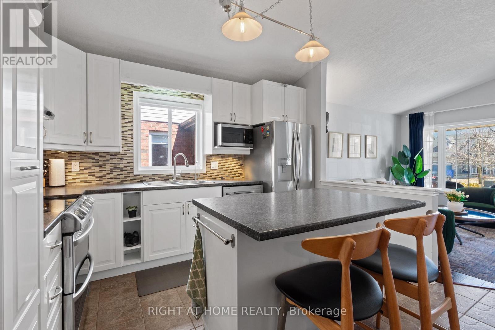 15 SETTLERS ROAD - 10