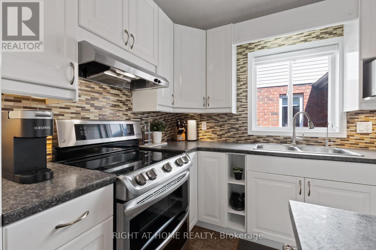 15 SETTLERS ROAD - 12