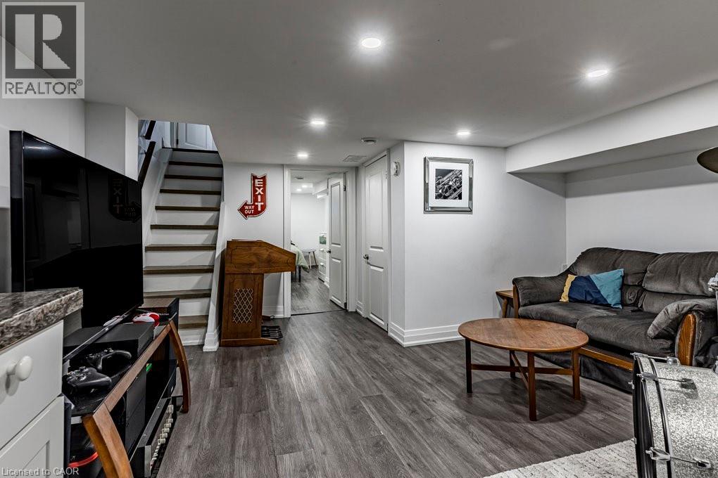 67 GAGE Avenue N - 32