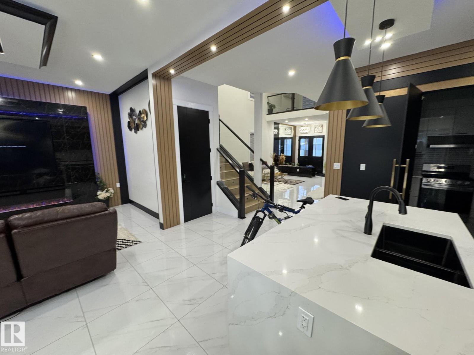 2123 18 AV NW - 11