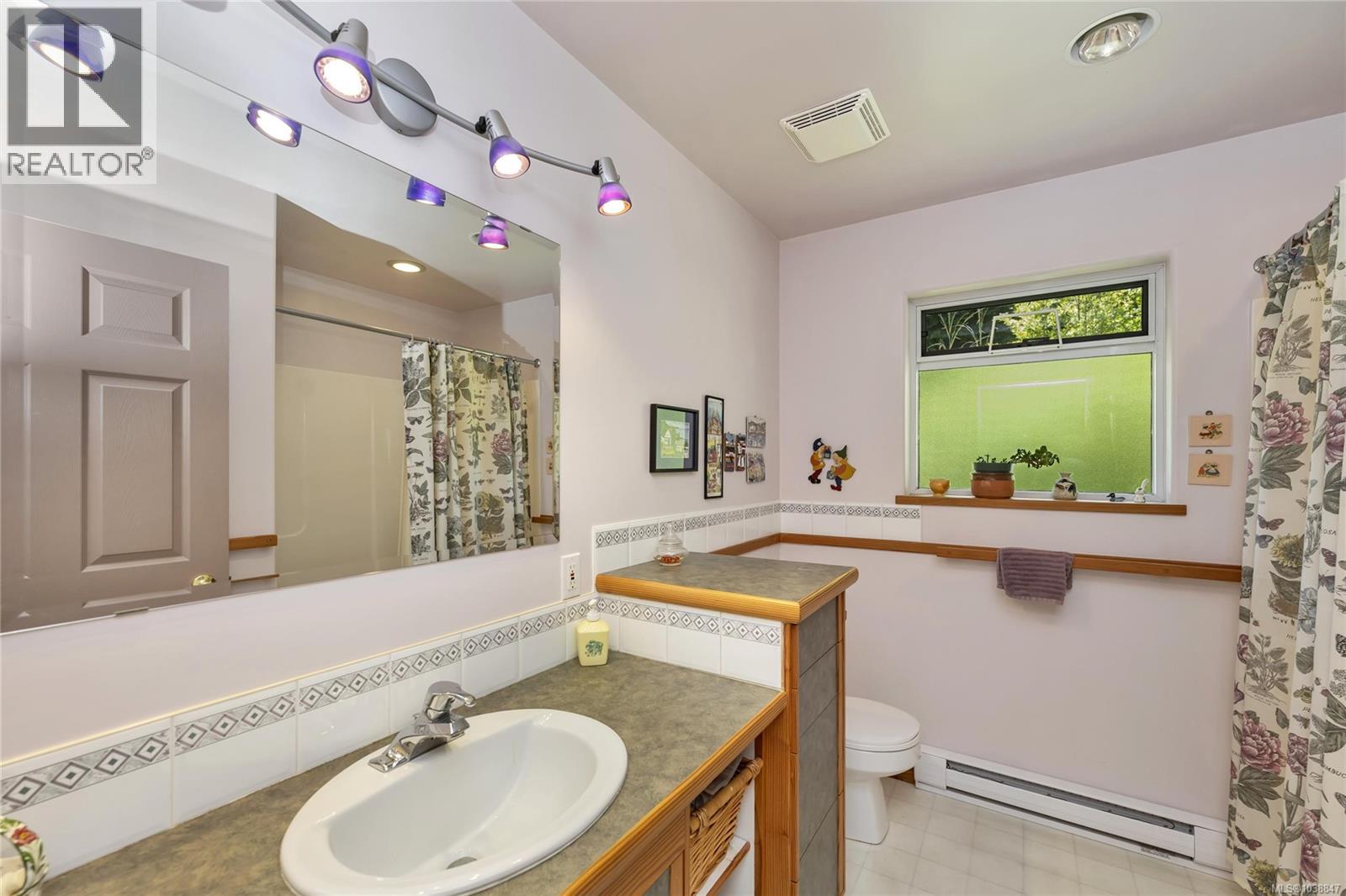 412 Isabella Point Rd, Salt Spring