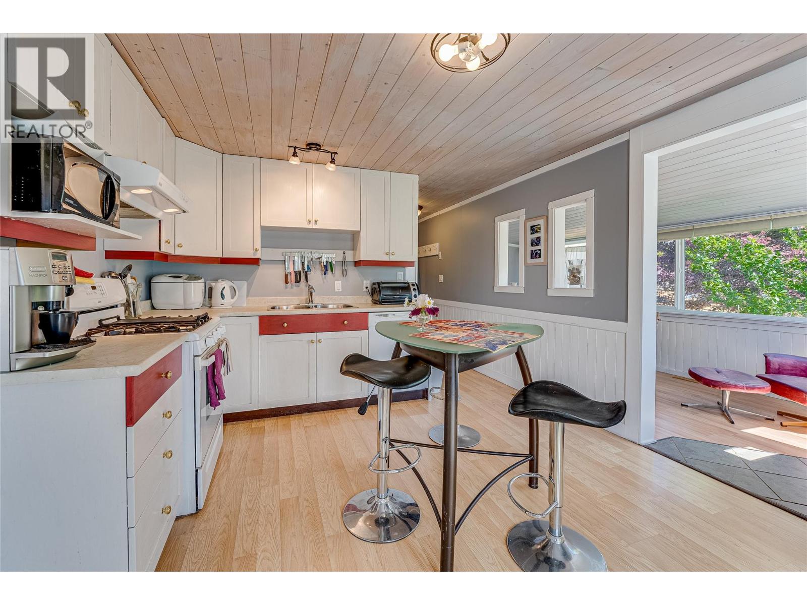 2727 Lakeshore Road Unit# 106 photo 7