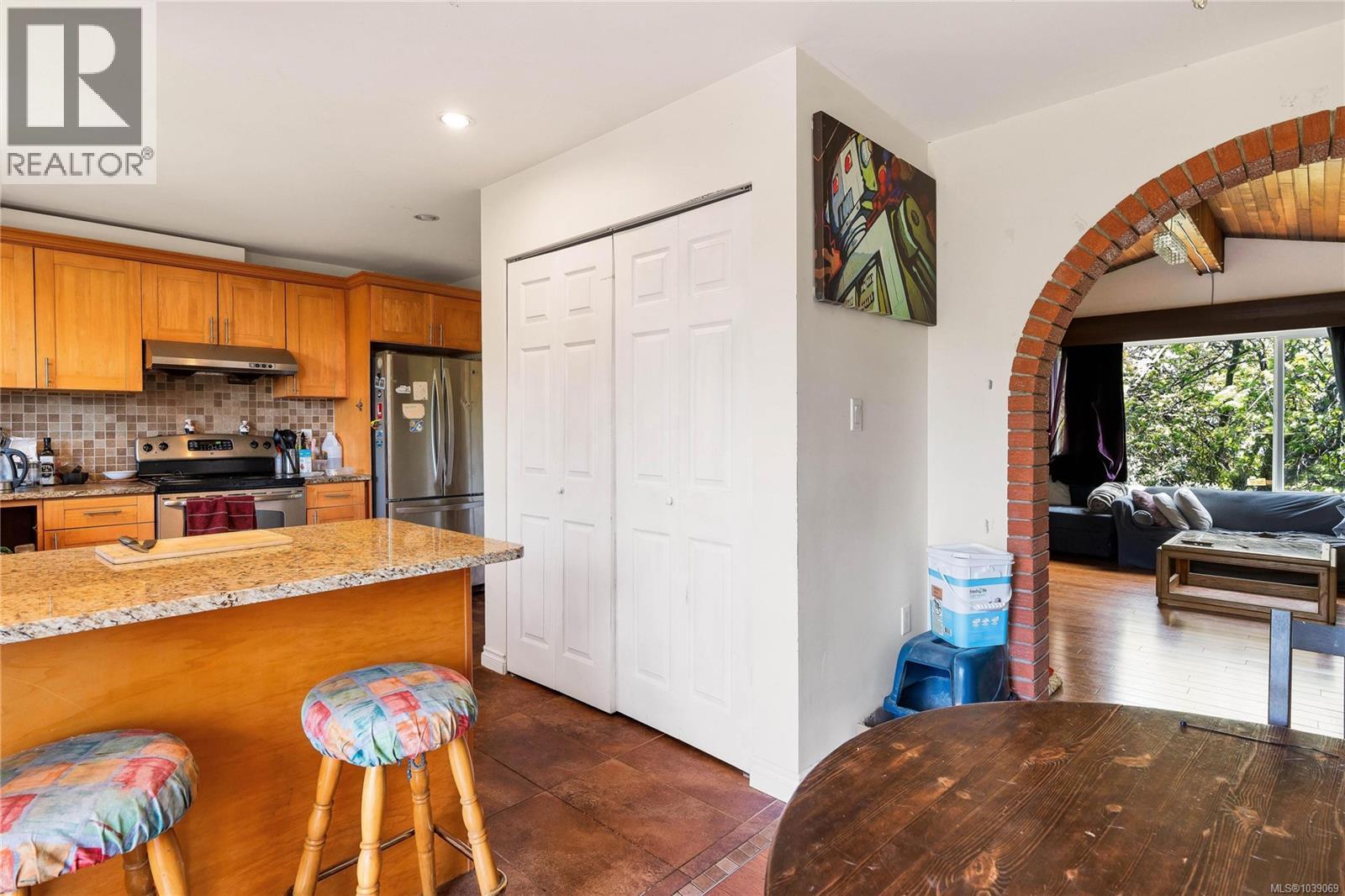 4094 Dawnview Cres - 11