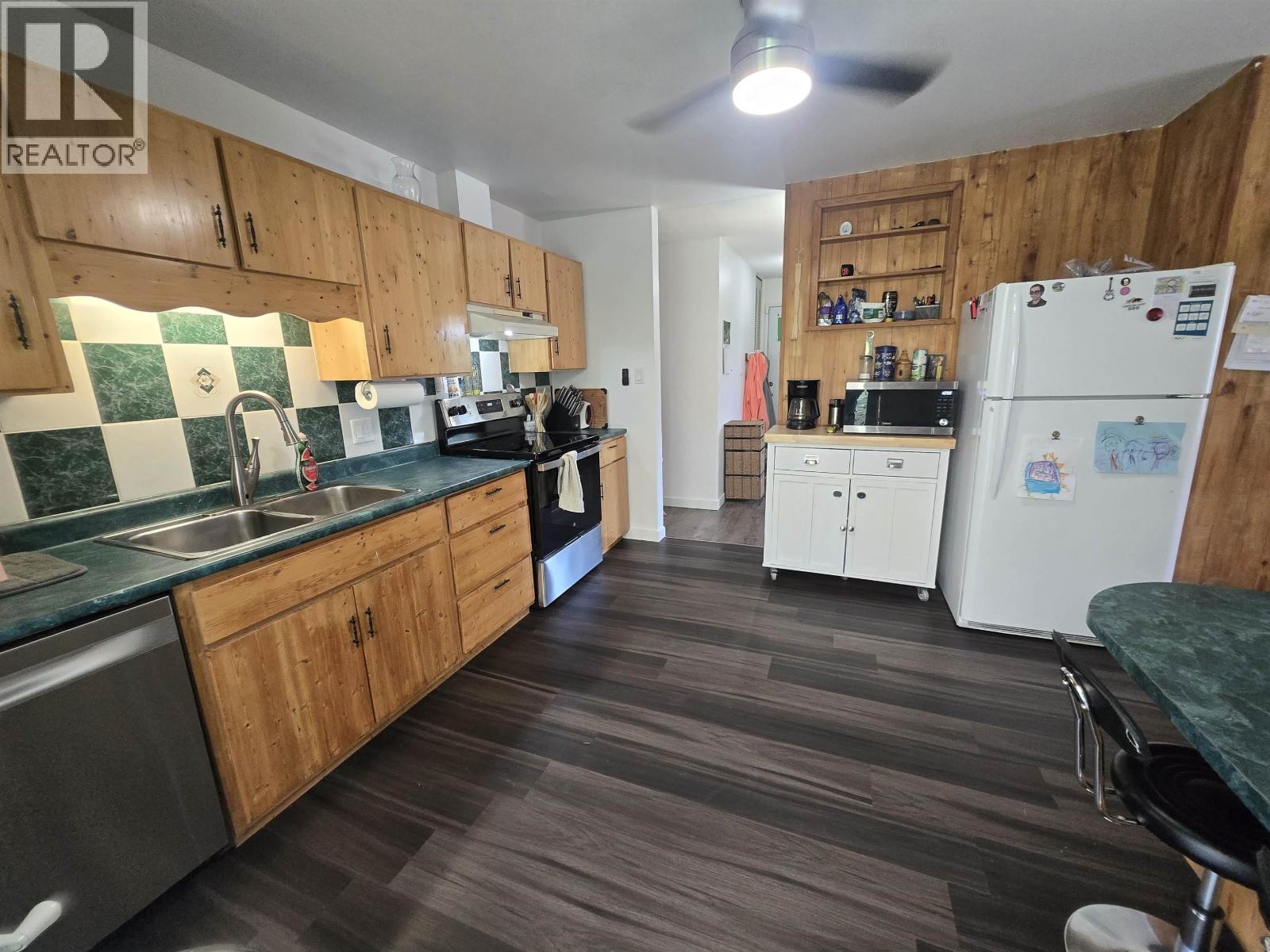 829 REYNARD STREET - 7