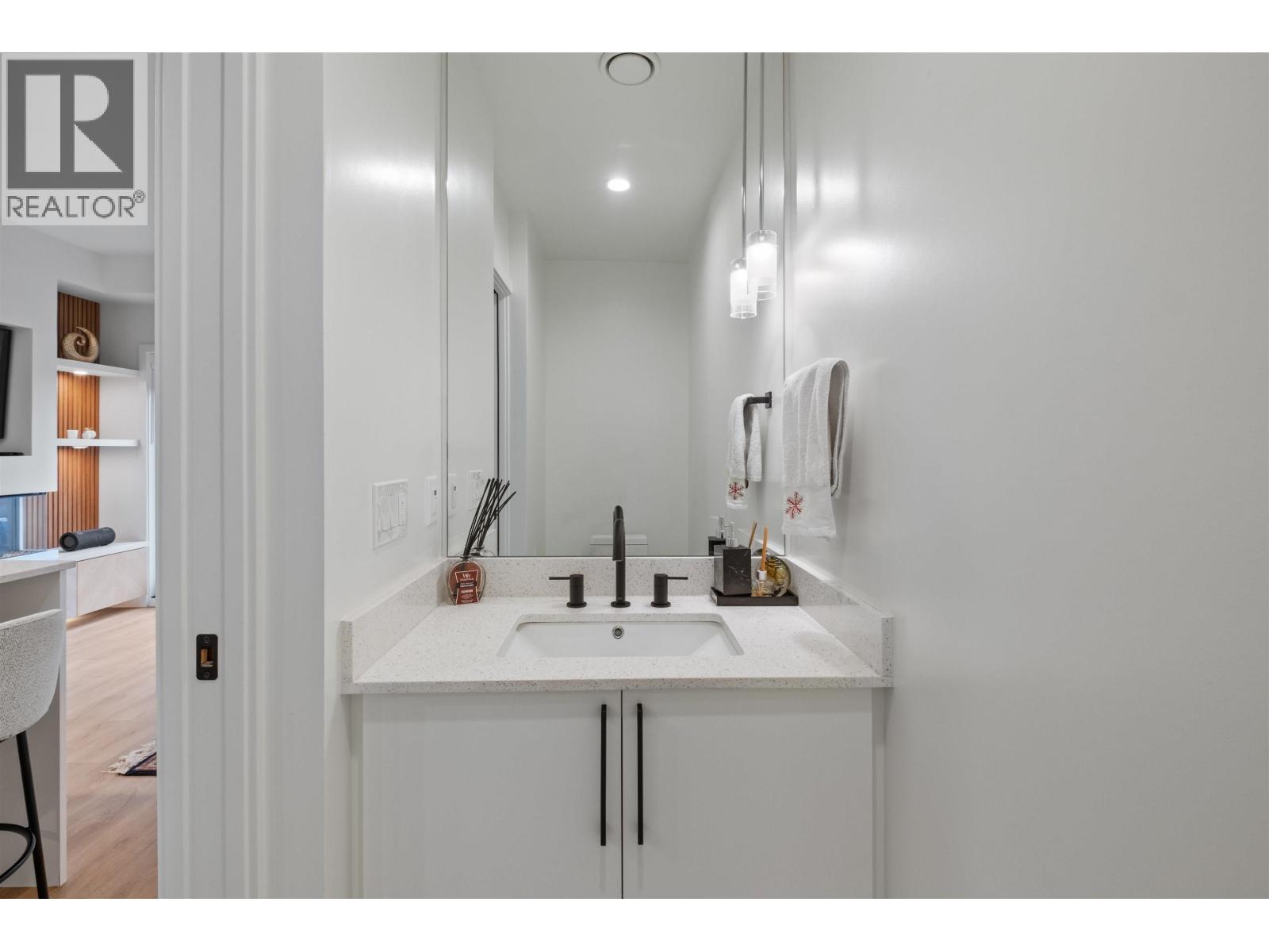 137 535 E 2ND STREET, North Vancouver