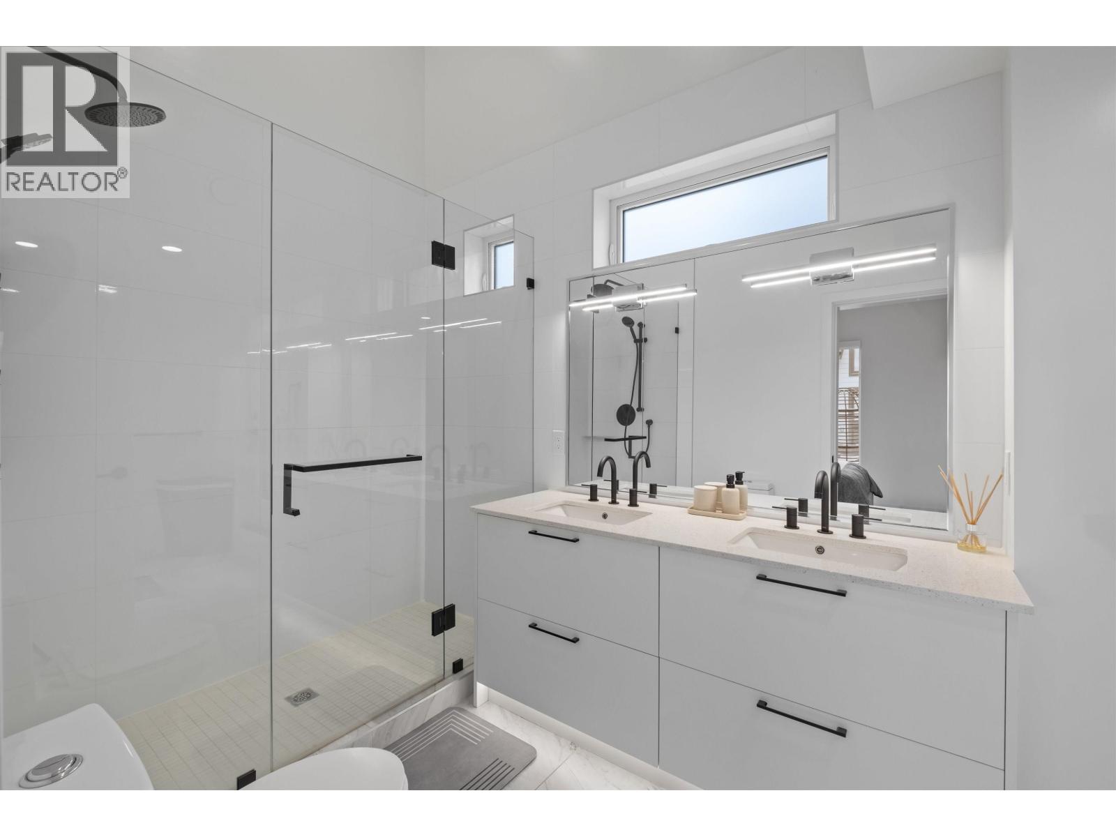 137 535 E 2ND STREET, North Vancouver