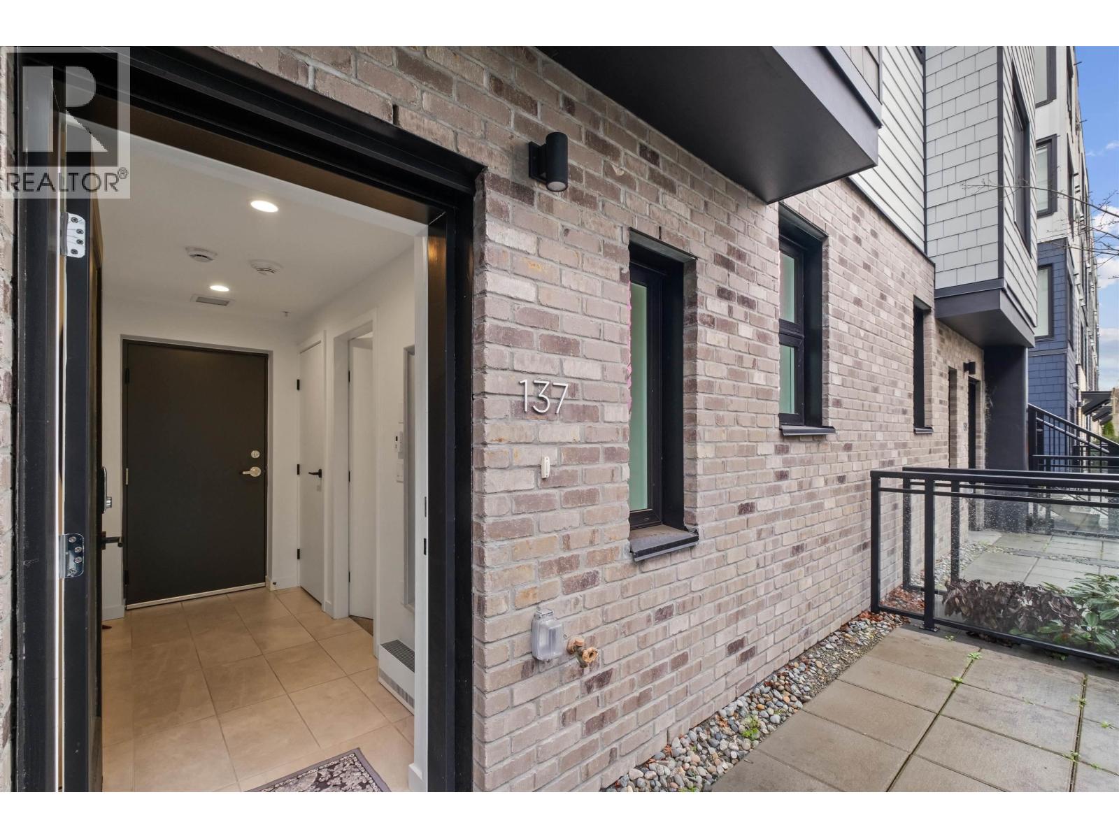 137 535 E 2ND STREET, North Vancouver