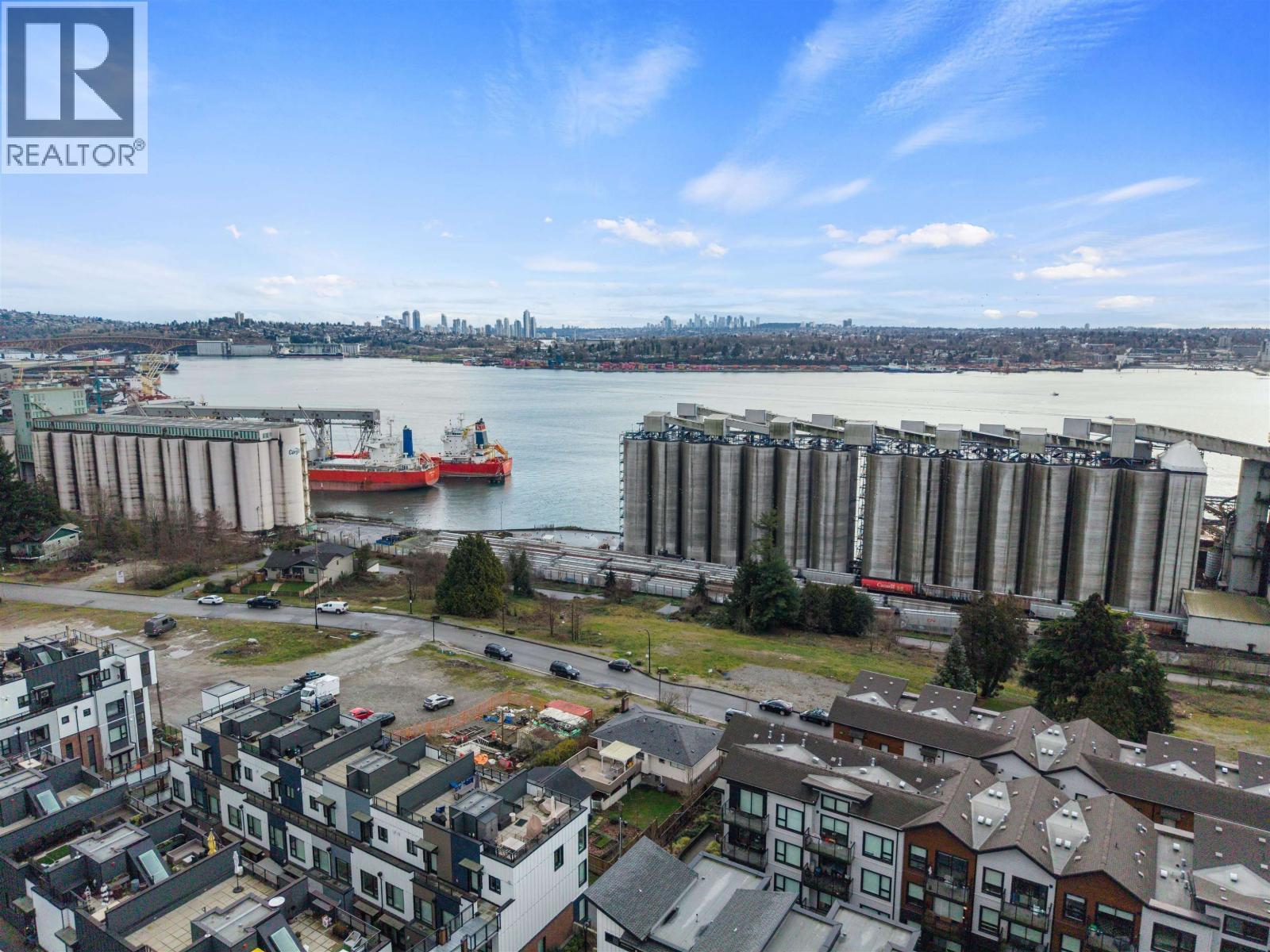 137 535 E 2ND STREET, North Vancouver