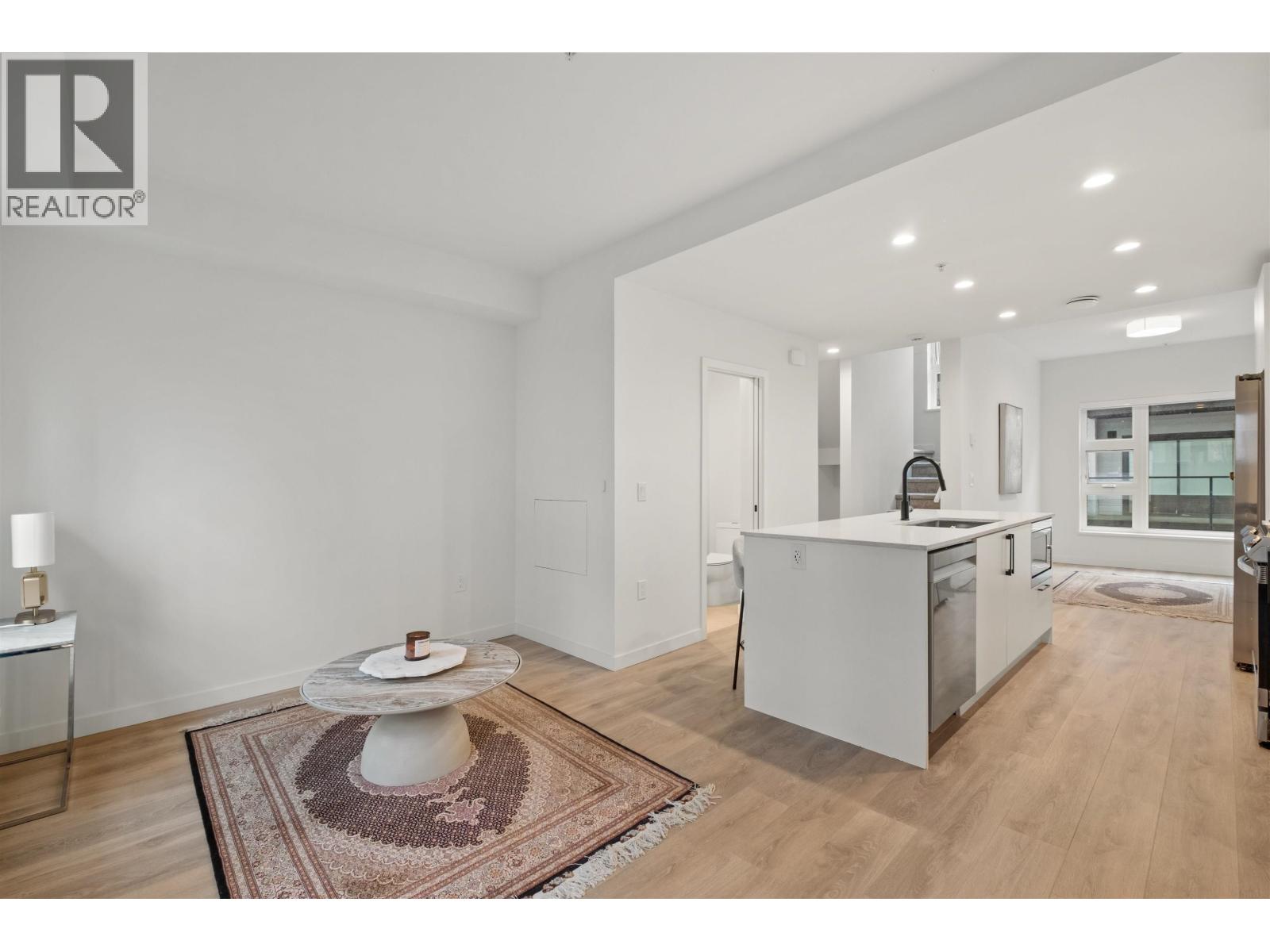 137 535 E 2ND STREET, North Vancouver