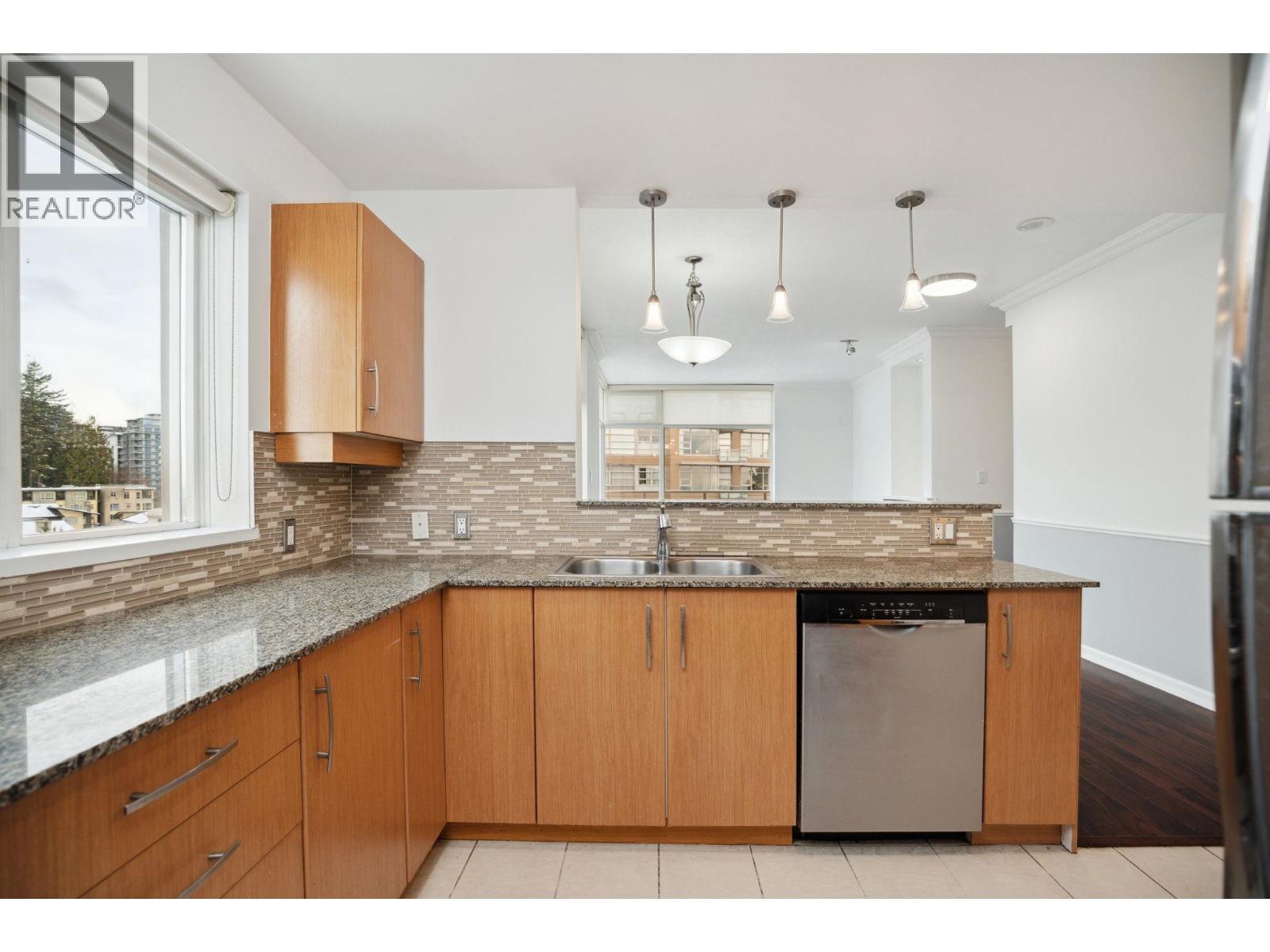 904 9288 UNIVERSITY CRESCENT, Burnaby