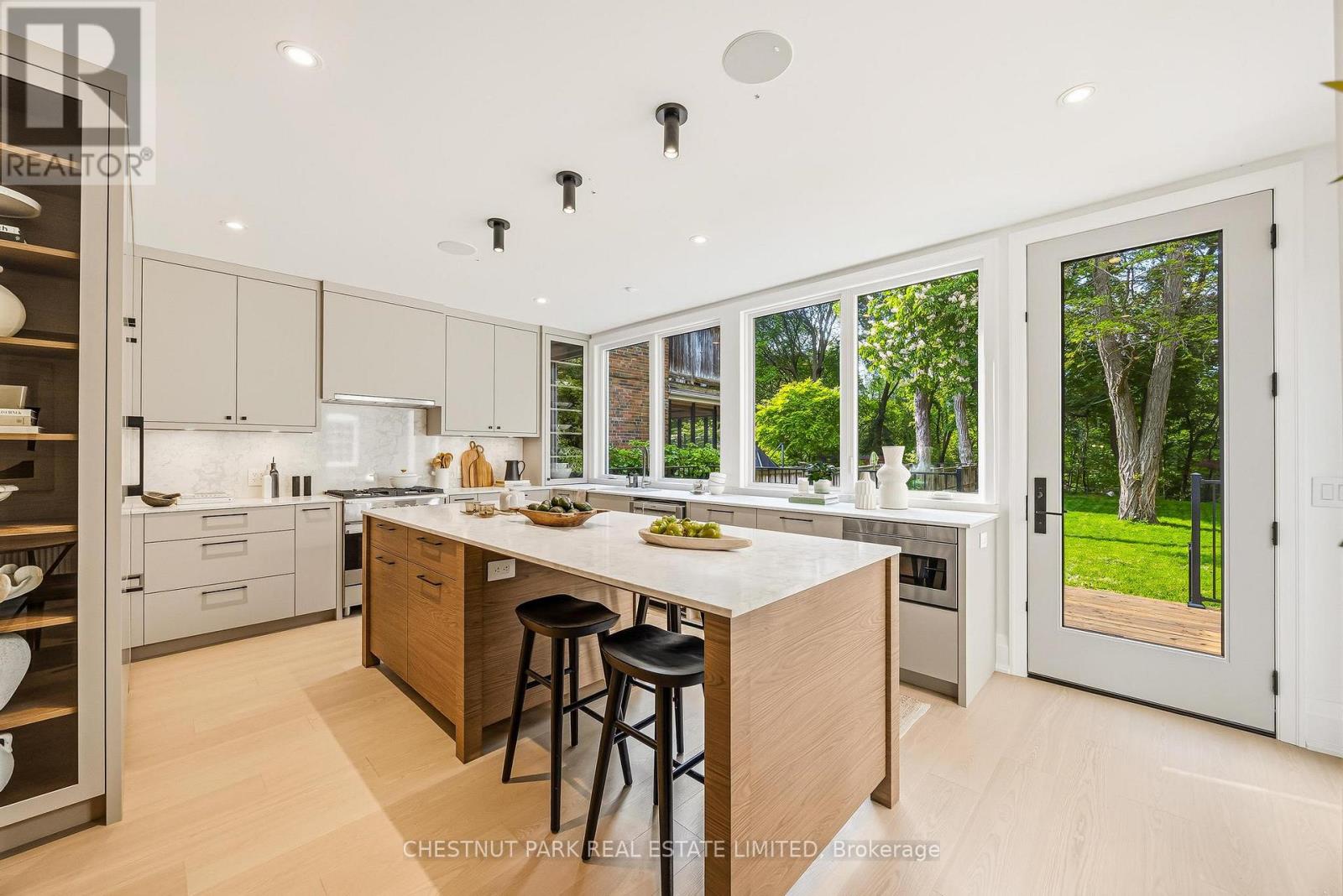 12 GLENVIEW AVENUE - 10