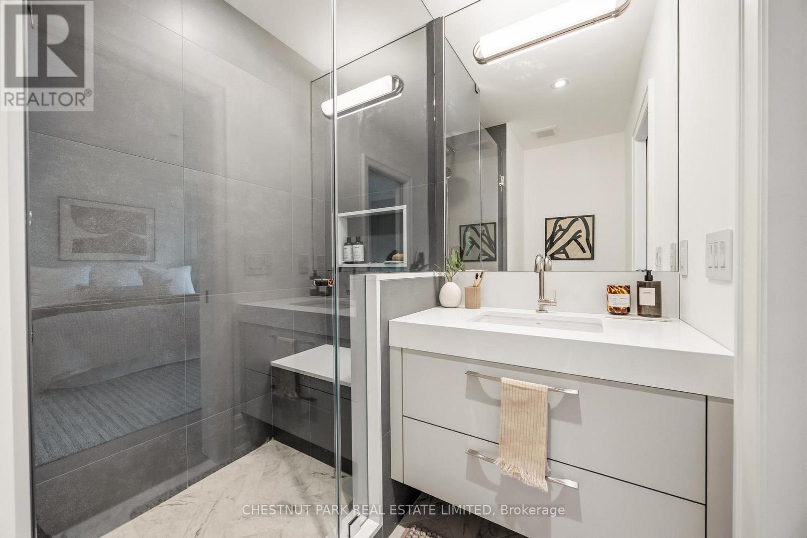 12 GLENVIEW AVENUE - 21