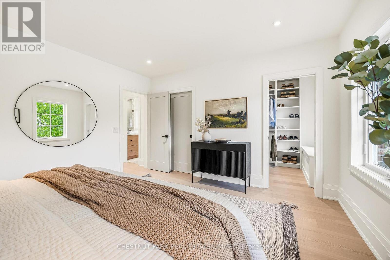 12 GLENVIEW AVENUE - 22