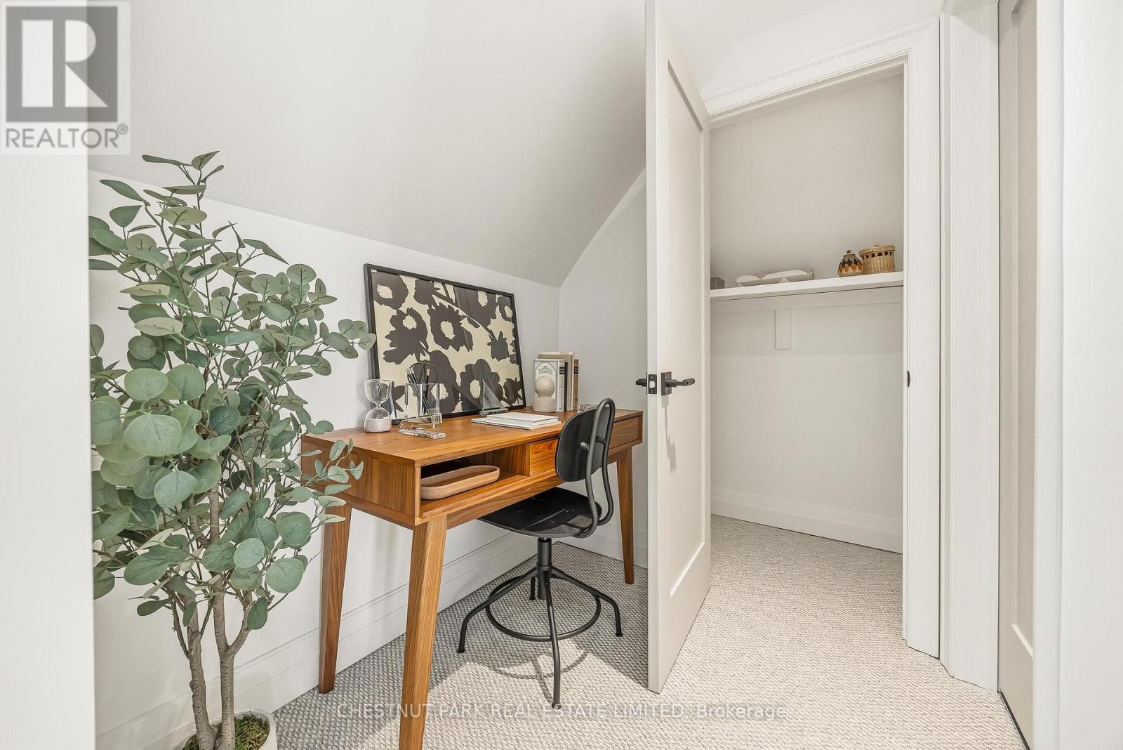 12 GLENVIEW AVENUE - 31