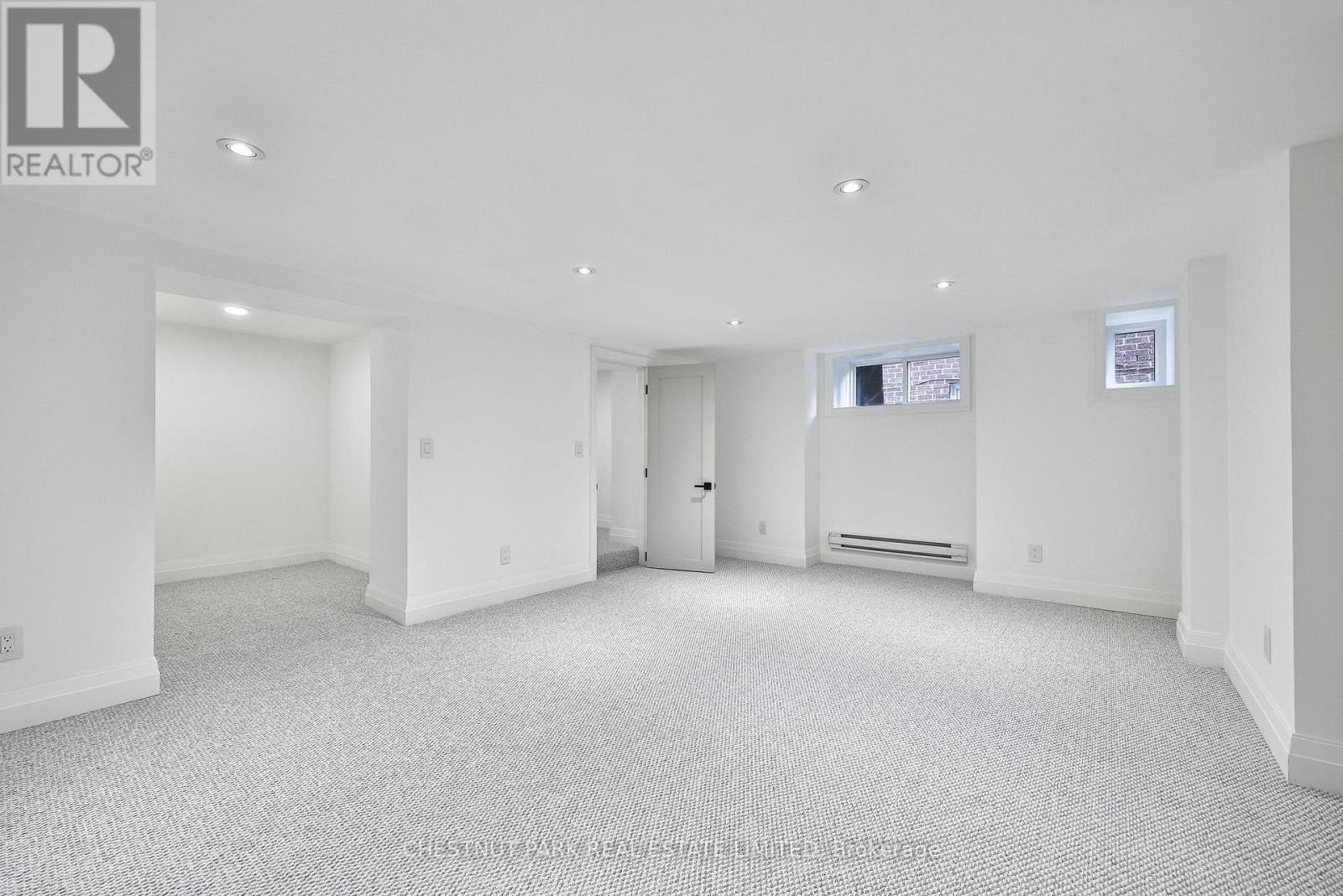 12 GLENVIEW AVENUE - 32