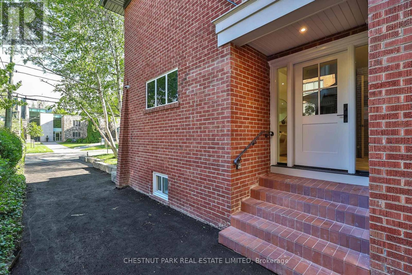 12 GLENVIEW AVENUE