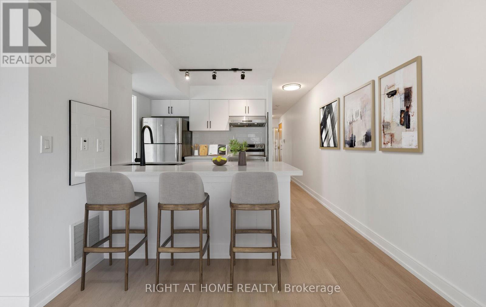 #219 600 QUEENS QUAY - 14