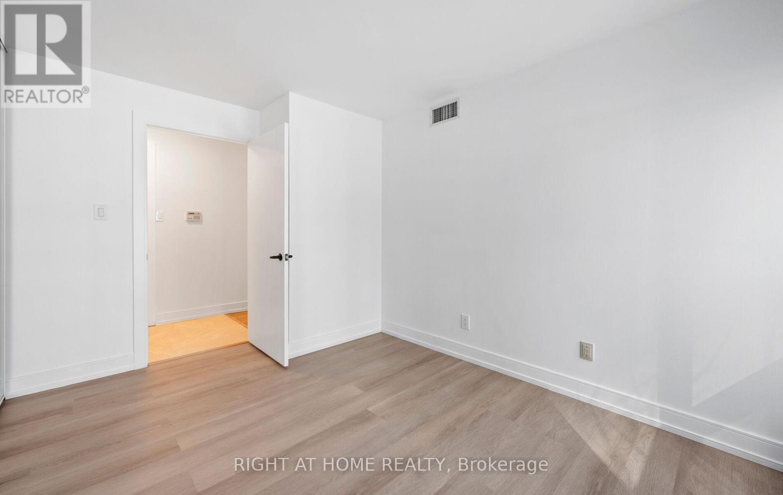 #219 600 QUEENS QUAY - 18