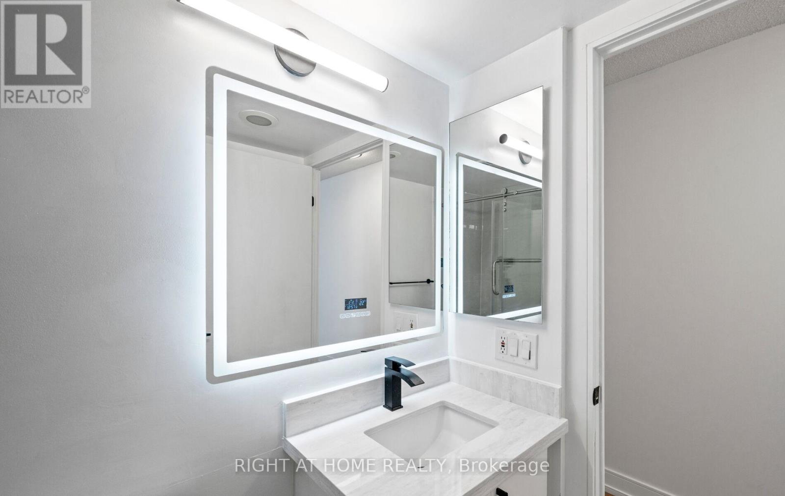 #219 600 QUEENS QUAY - 22