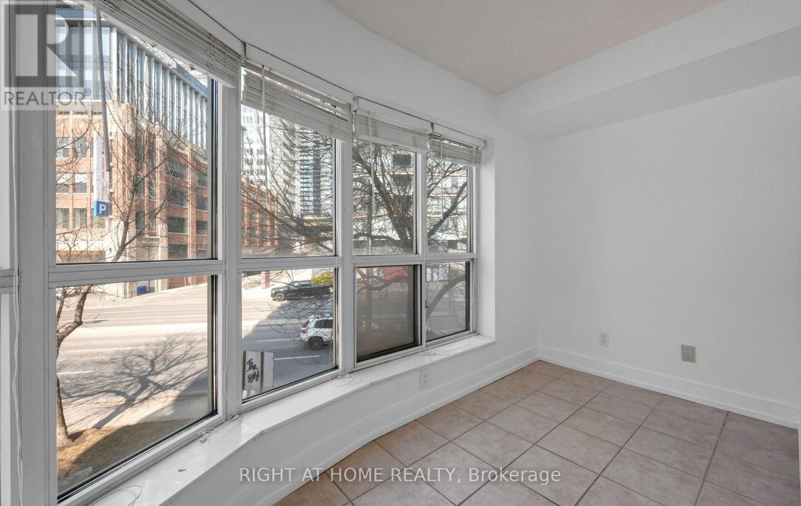 #219 600 QUEENS QUAY - 23