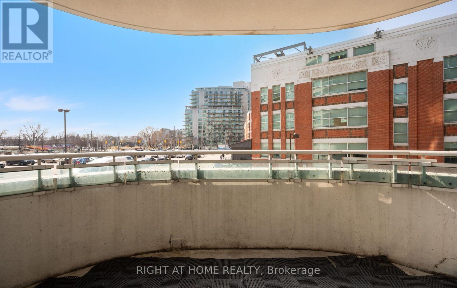#219 600 QUEENS QUAY - 26