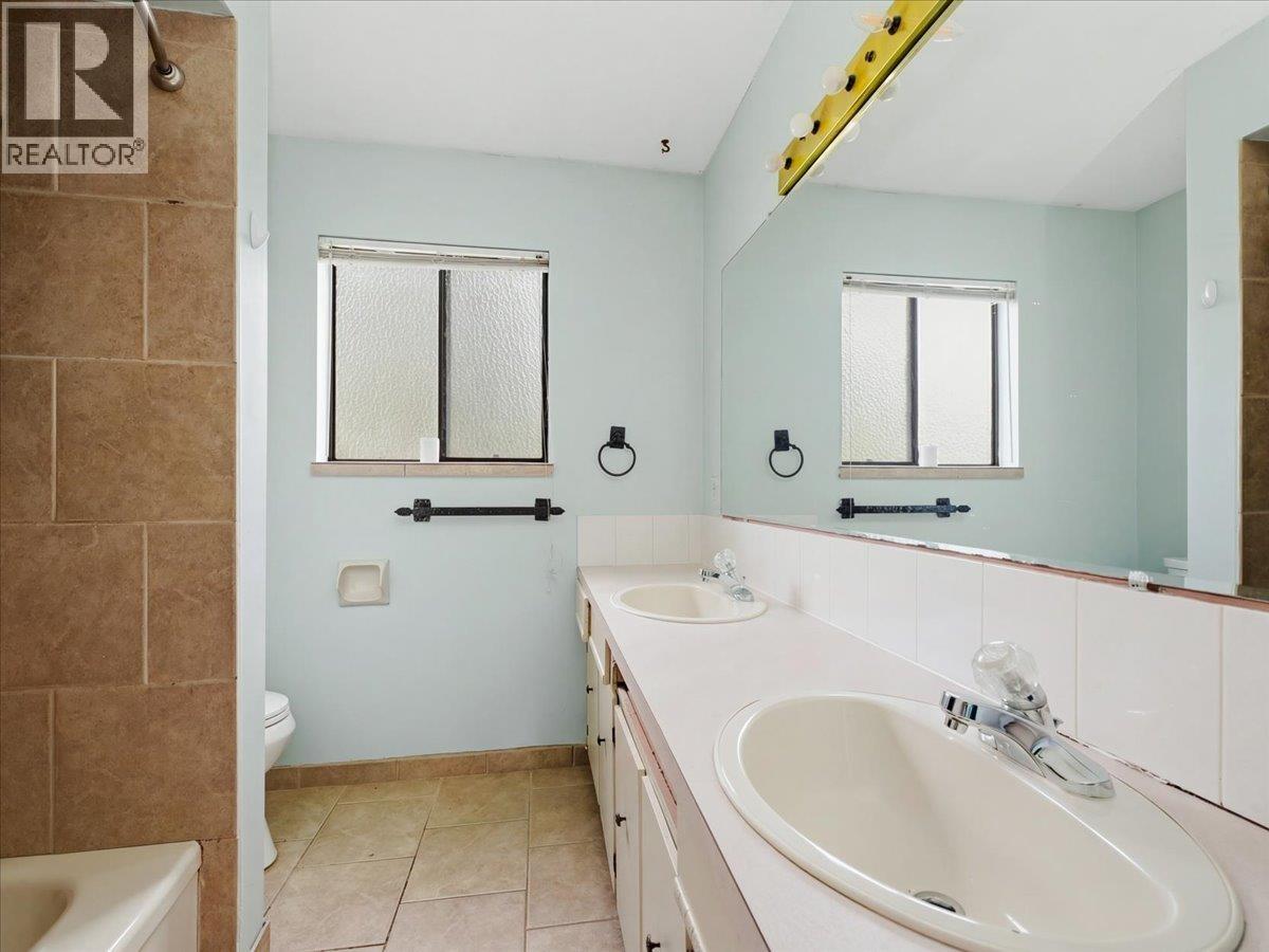 8071 GREENLAKE PLACE, Burnaby