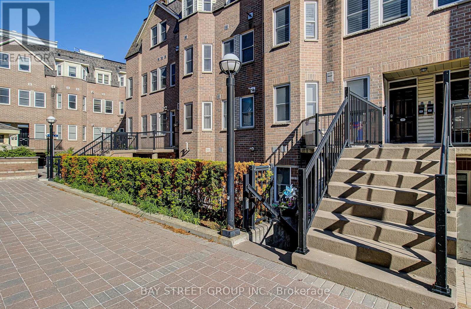 #87 760 LAWRENCE AVENUE SW - 1