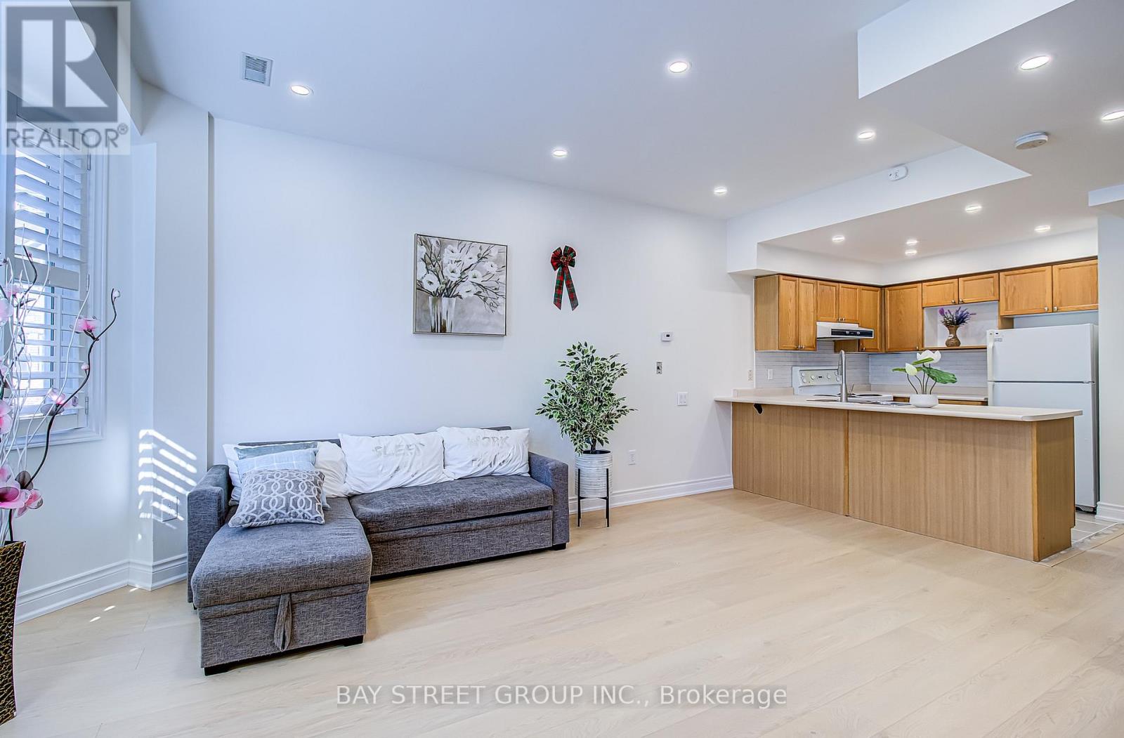 #87 760 LAWRENCE AVENUE SW - 3