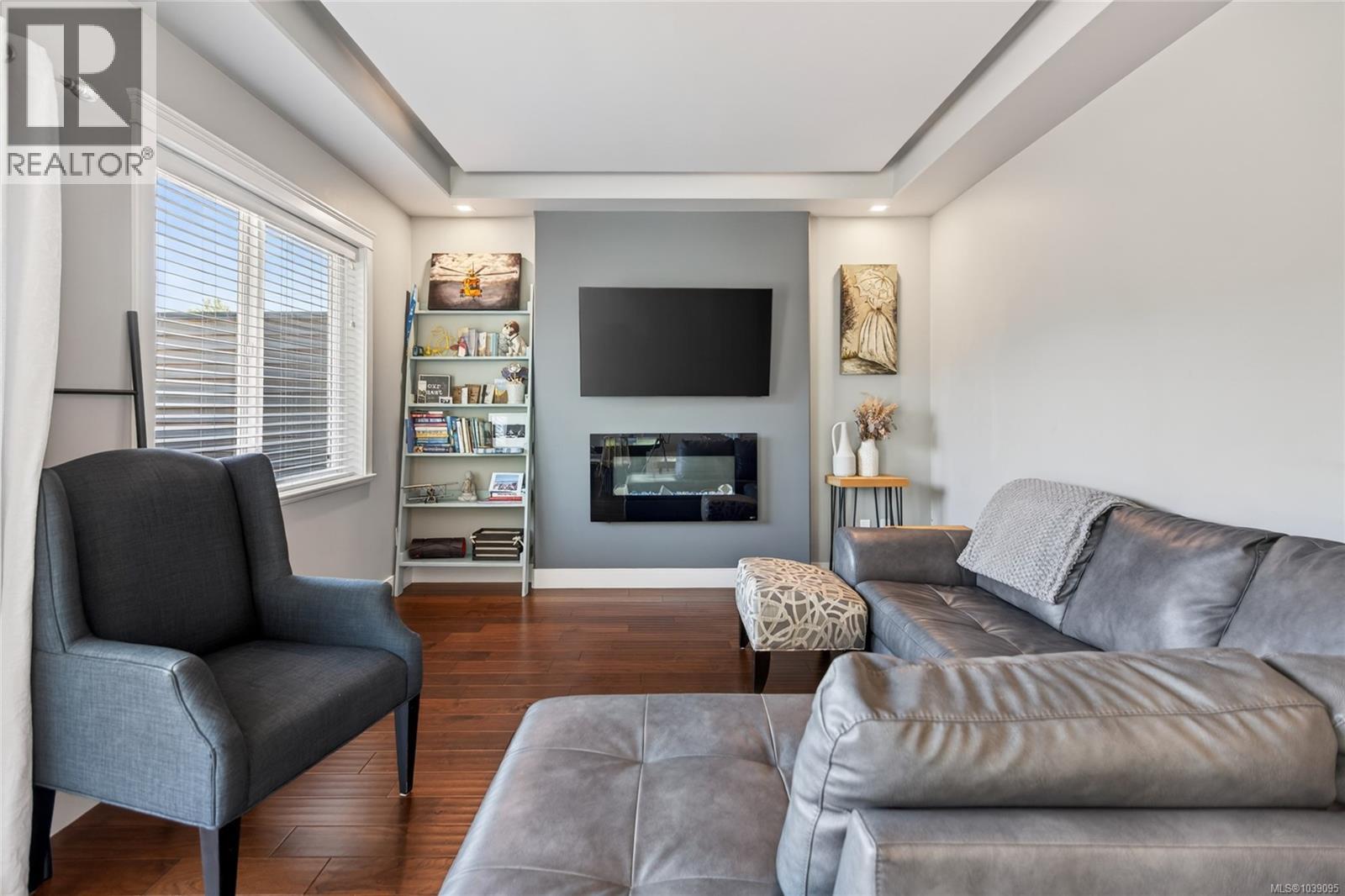 #133 2077 20th St - 20