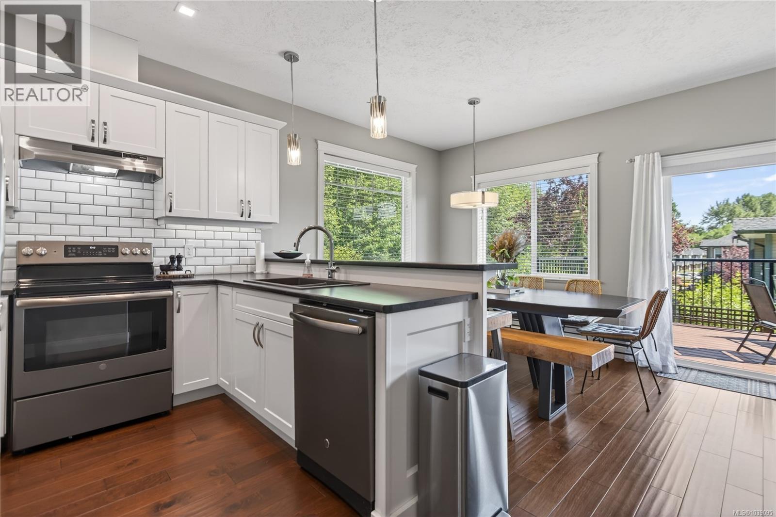 #133 2077 20th St - 11