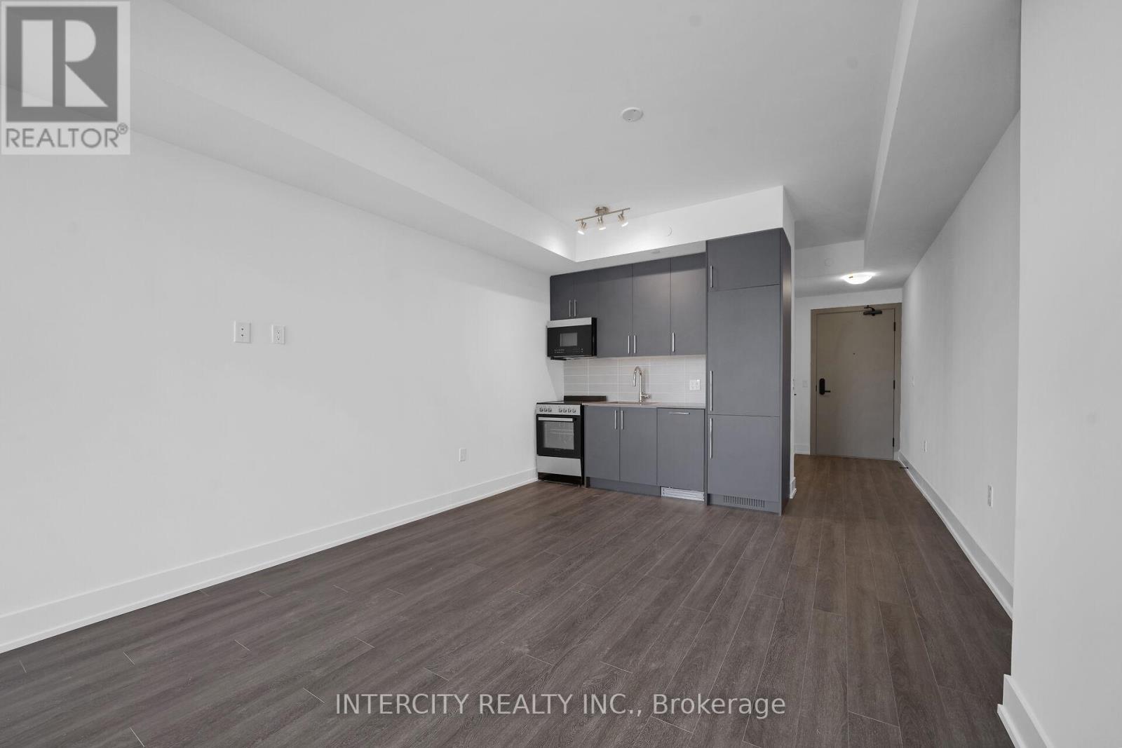 #215 2075 KING ROAD - 13