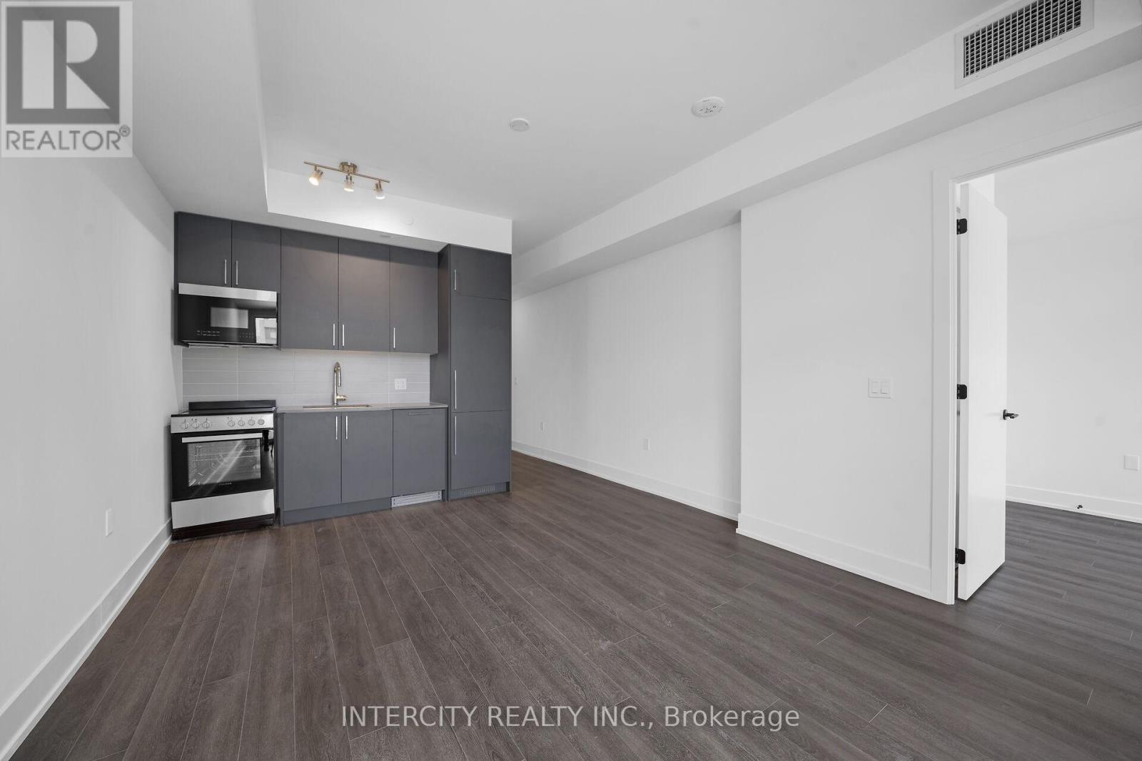 #215 2075 KING ROAD - 14
