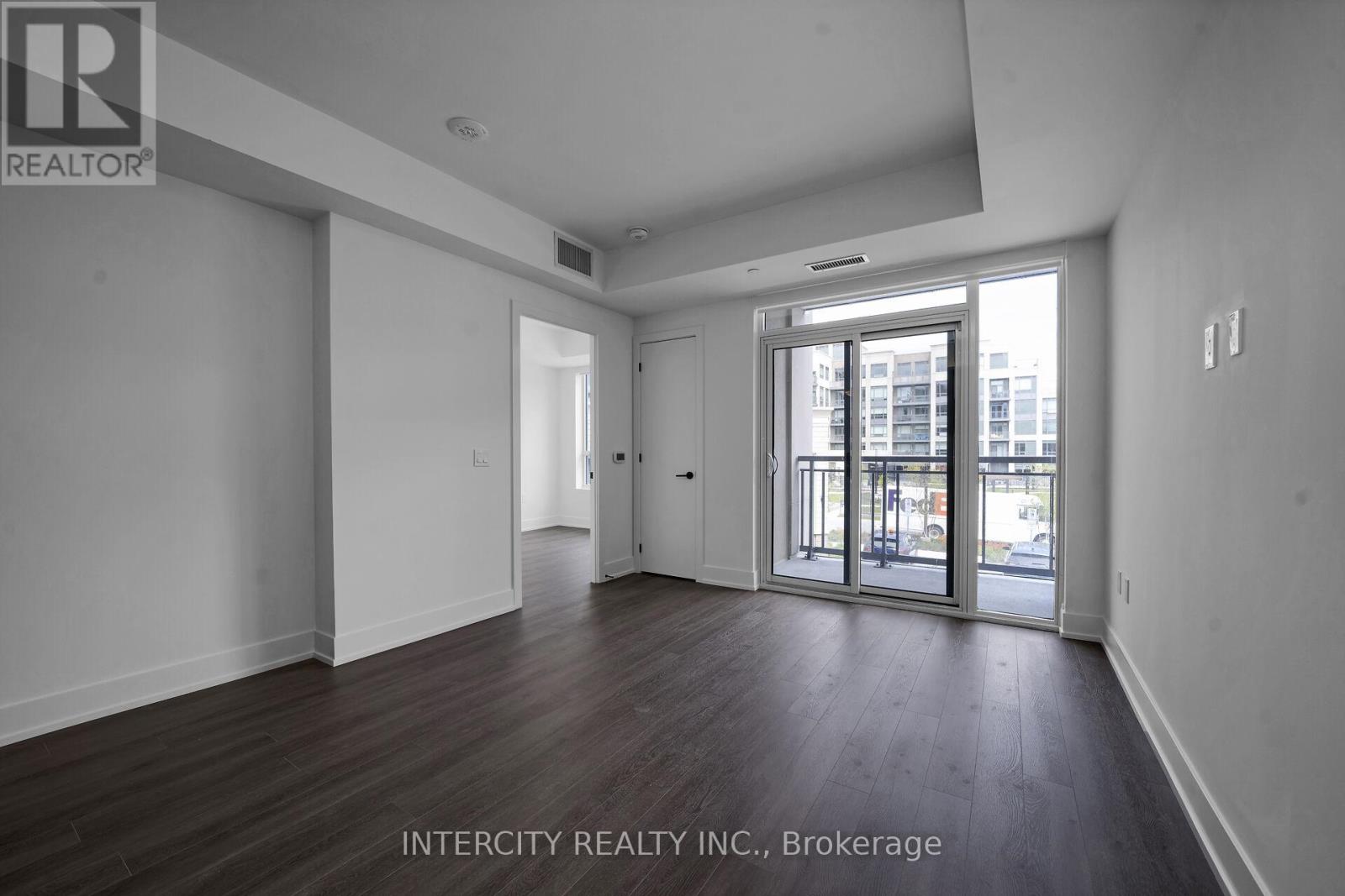 #215 2075 KING ROAD - 17