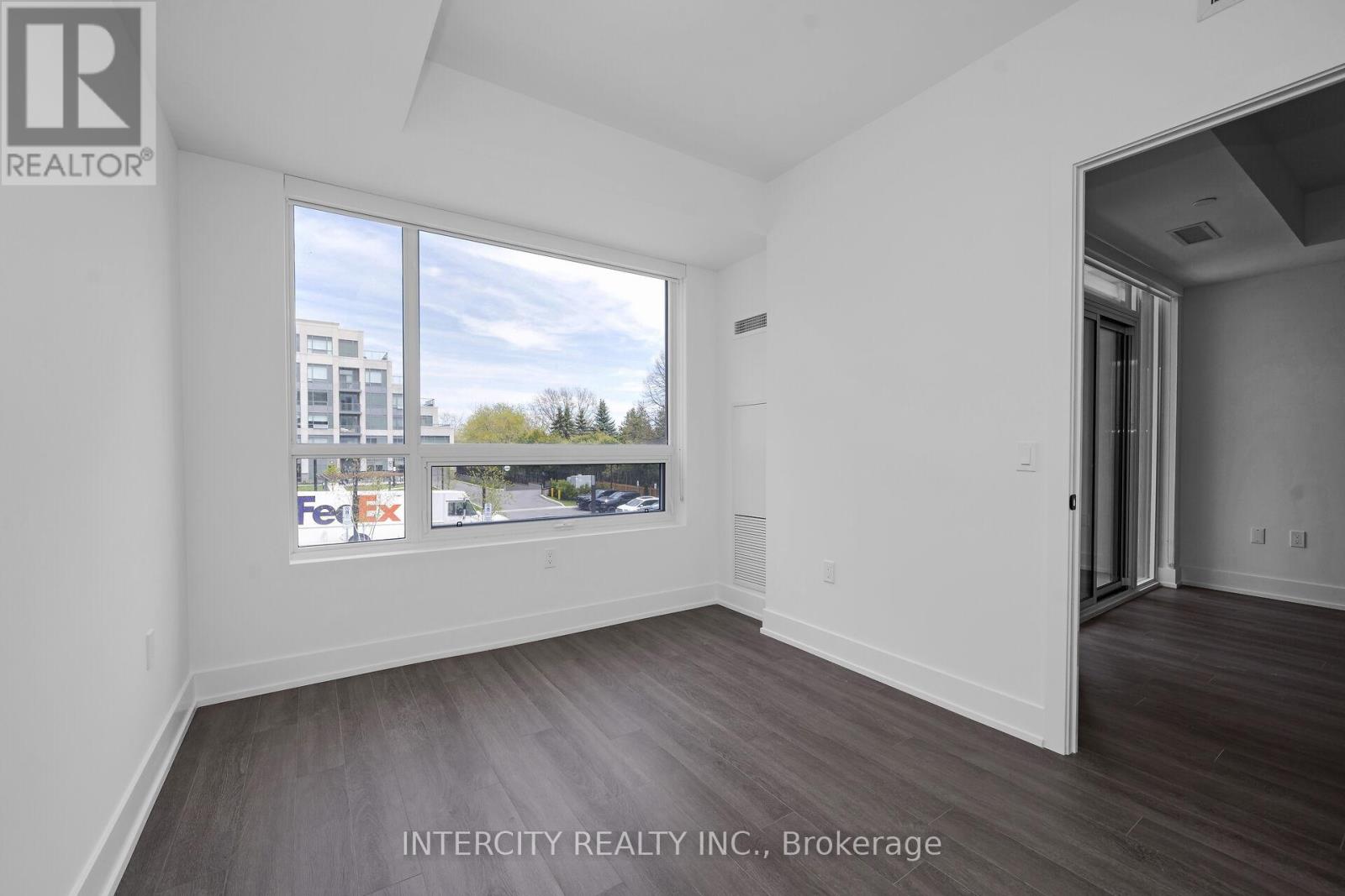 #215 2075 KING ROAD - 19