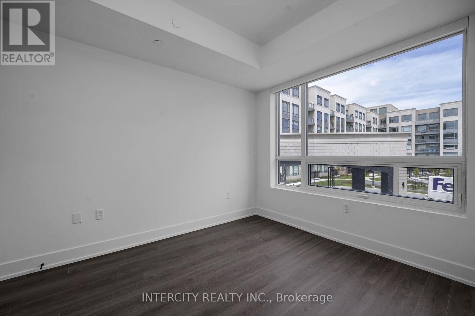 #215 2075 KING ROAD - 18