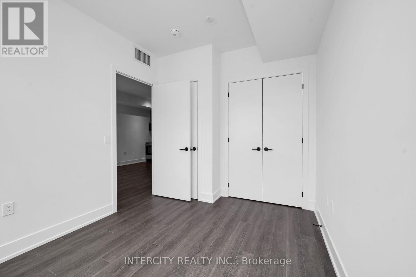 #215 2075 KING ROAD - 20