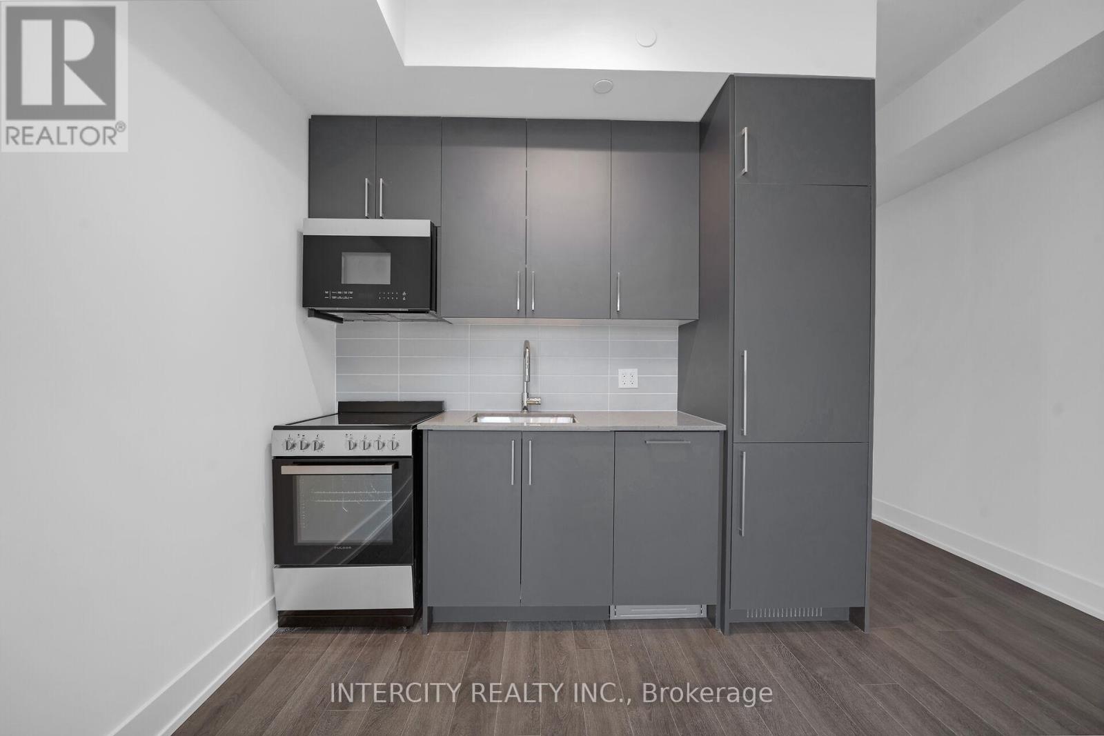 #215 2075 KING ROAD - 16