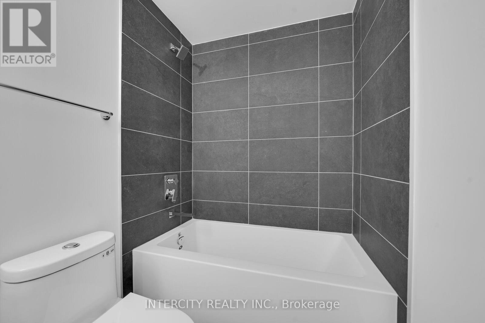 #215 2075 KING ROAD - 23