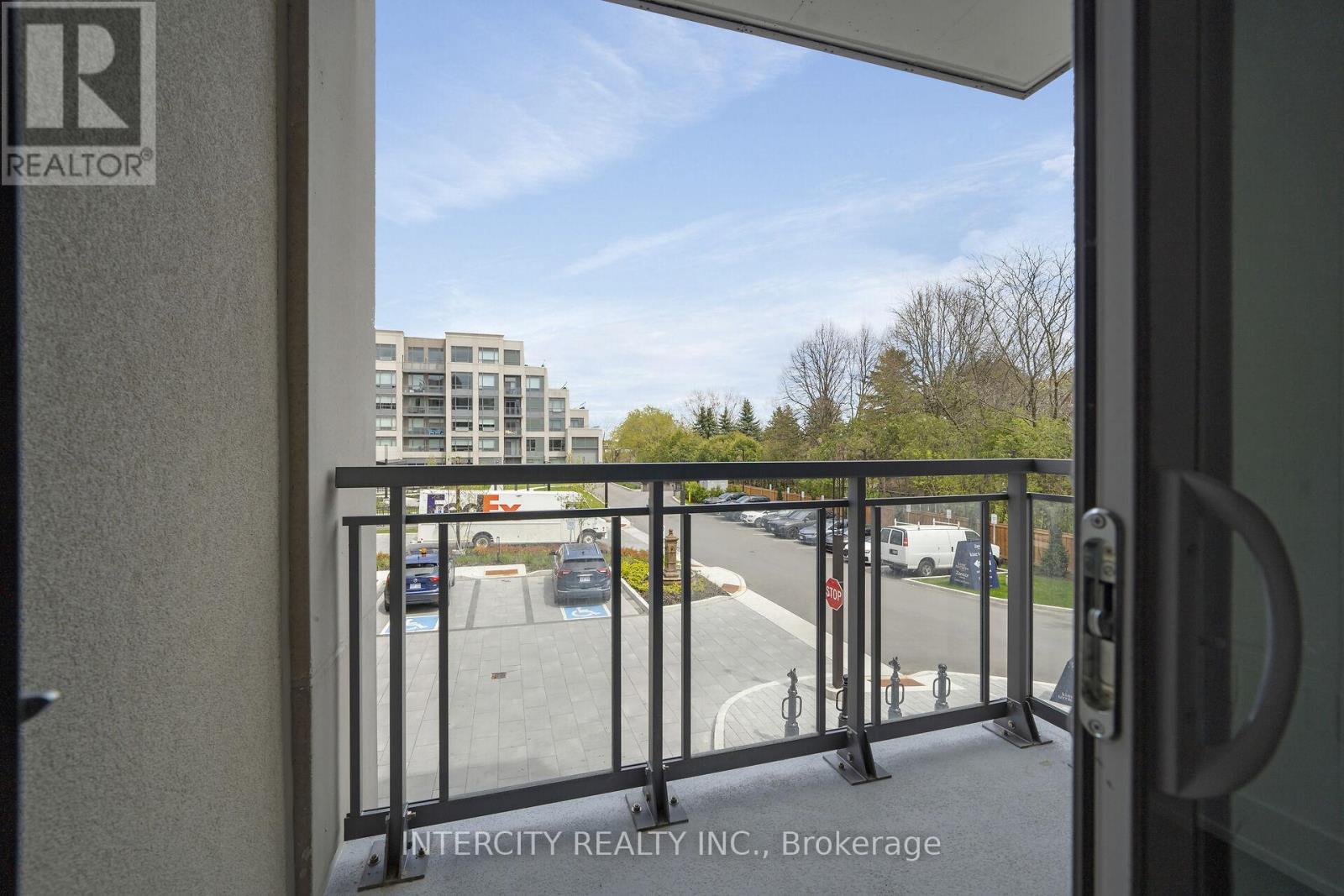 #215 2075 KING ROAD - 26