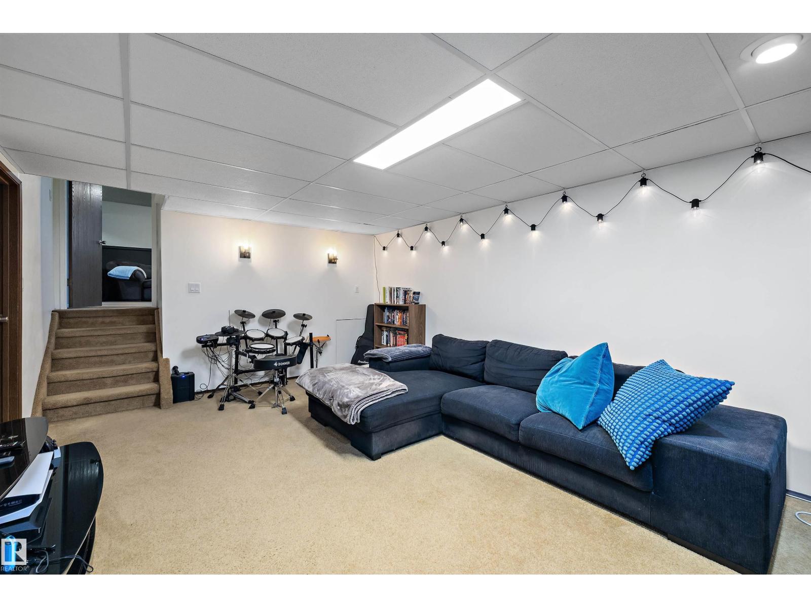 52 ALEXANDER DR — photo 37