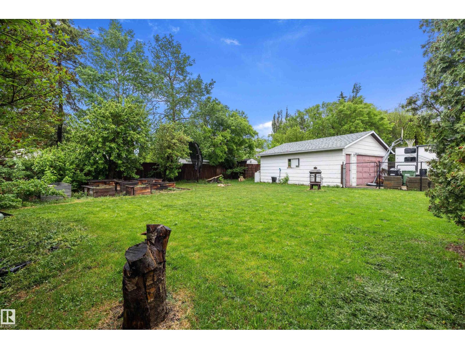 52 ALEXANDER DR — photo 44