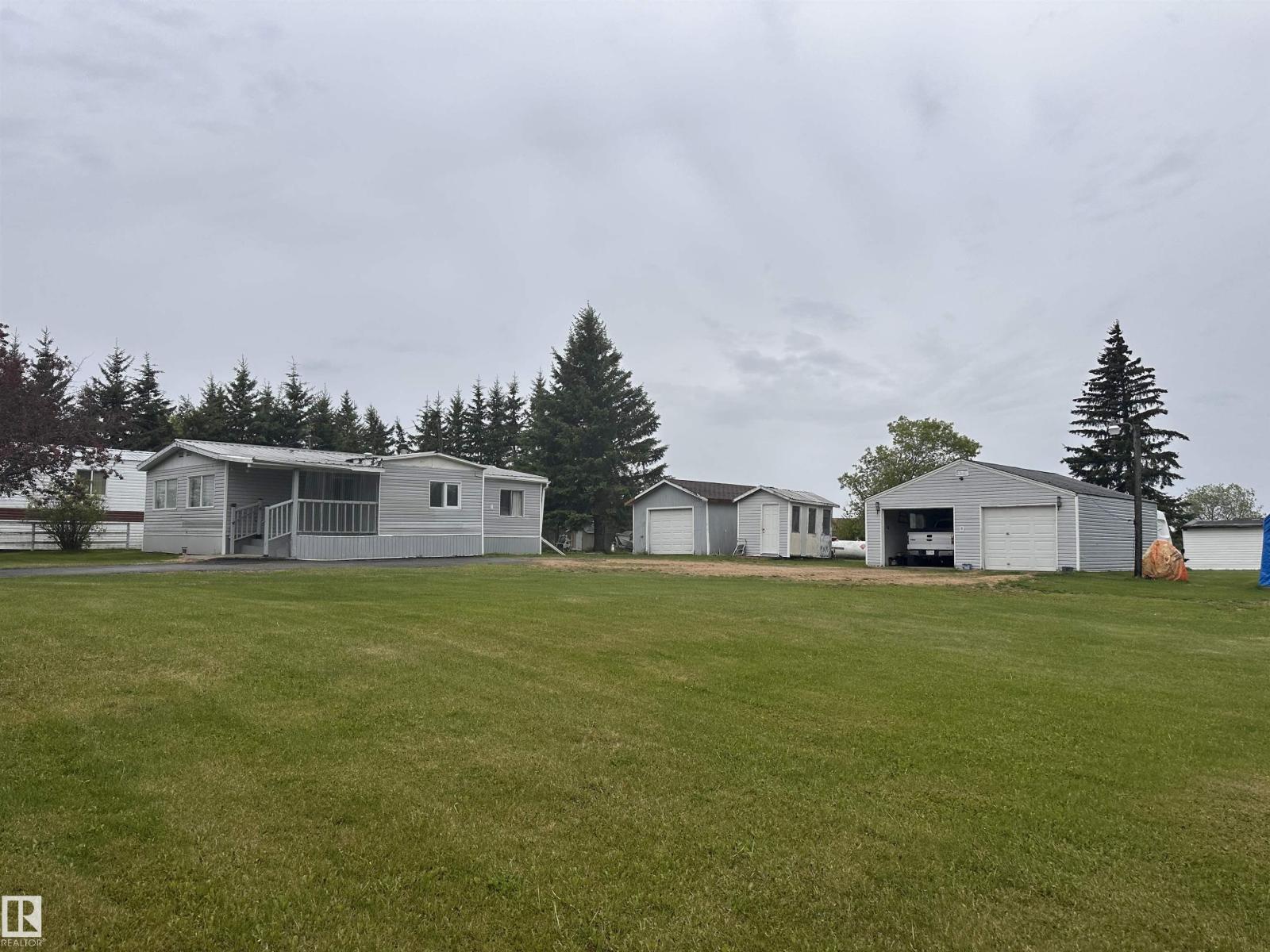 4612 50 ST - 1
