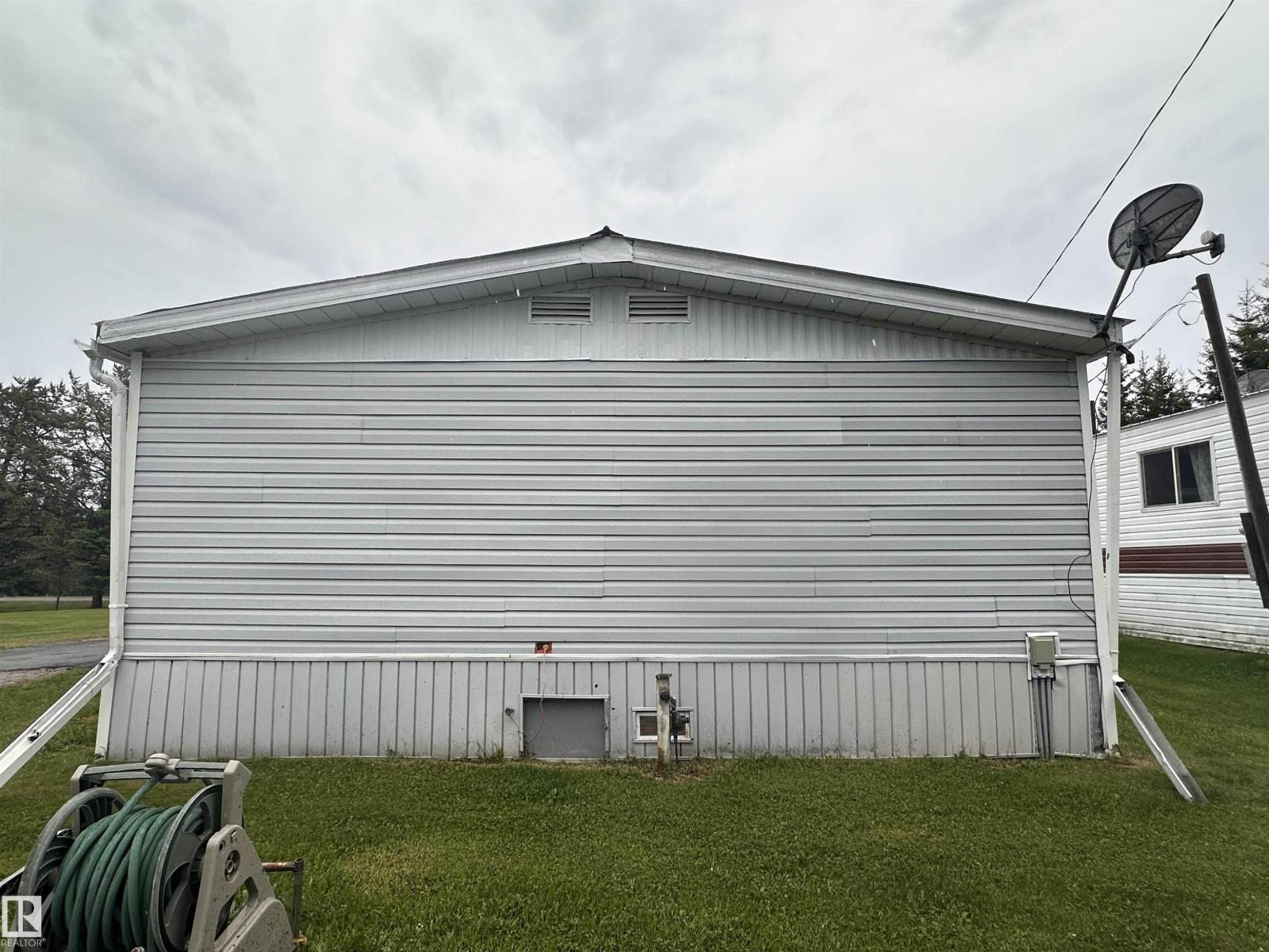 4612 50 ST - 11