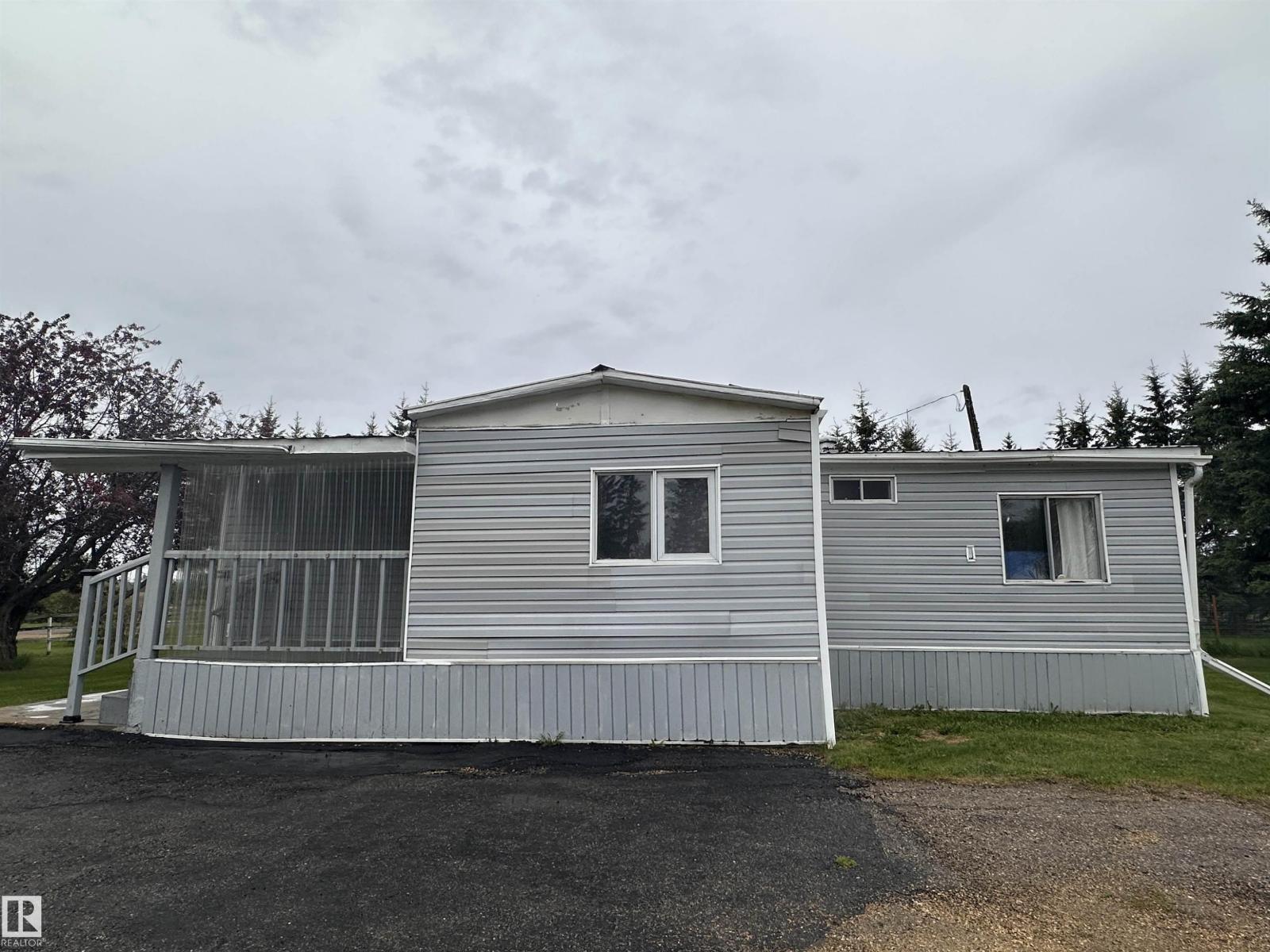 4612 50 ST - 13