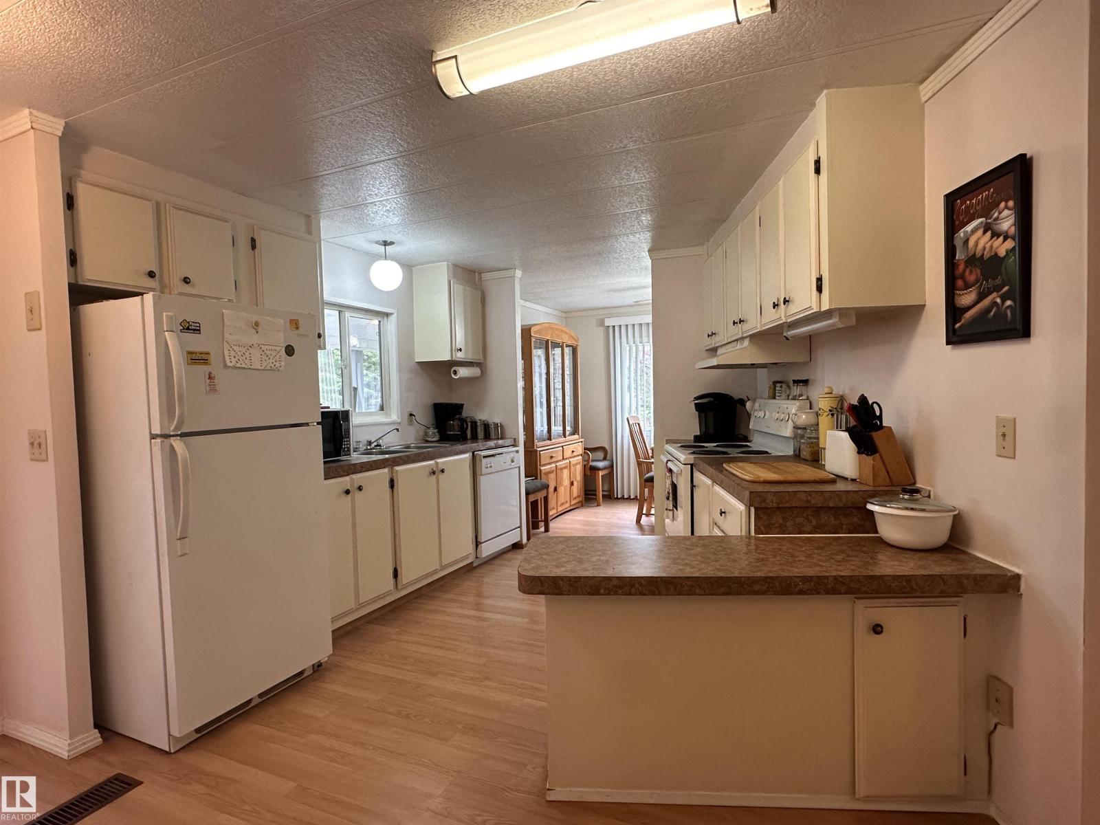 4612 50 ST - 19