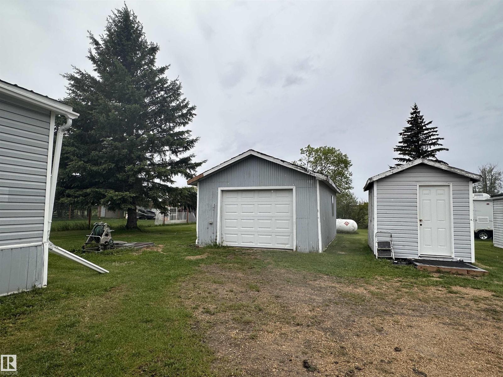 4612 50 ST - 38