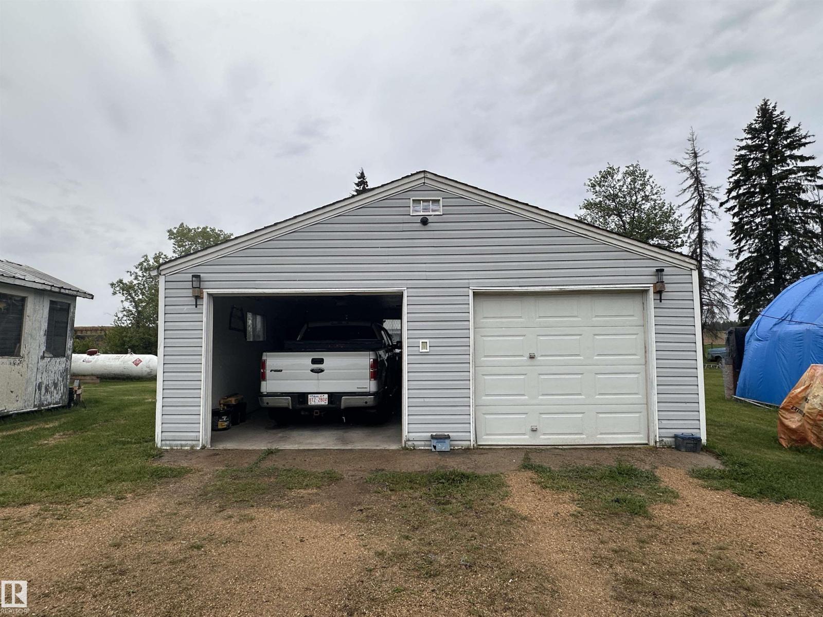 4612 50 ST - 41
