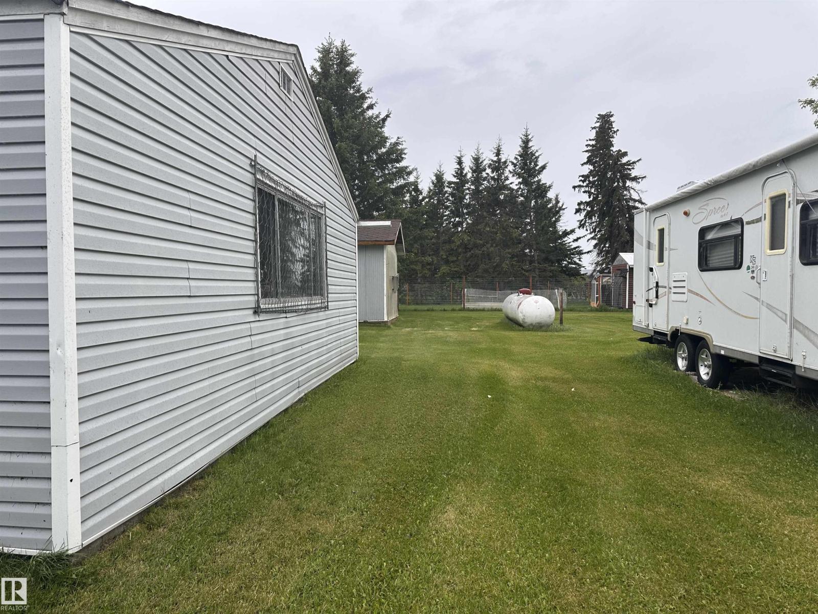 4612 50 ST - 44